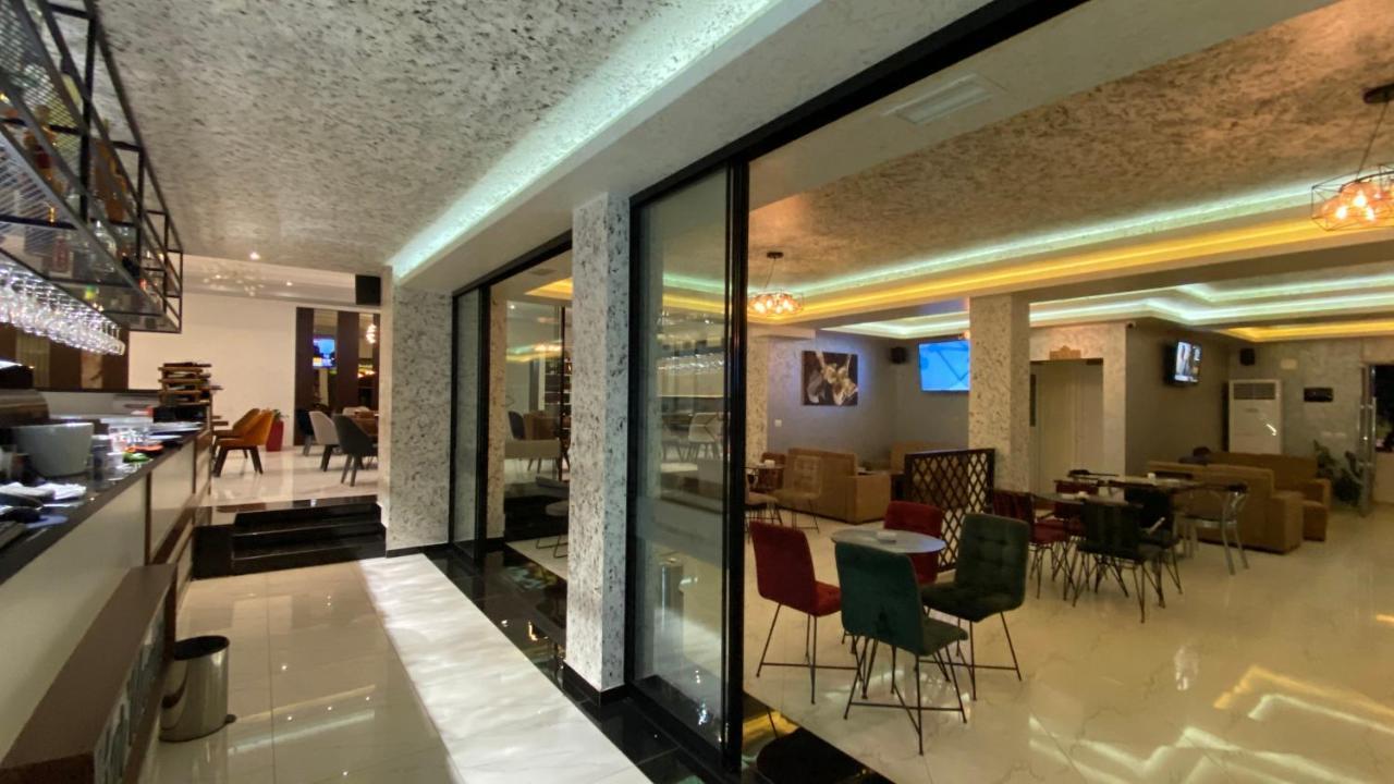 Hotel Univers Kolgecaj