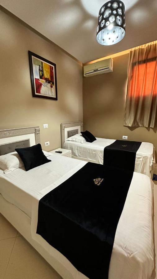 Univers Hotel *