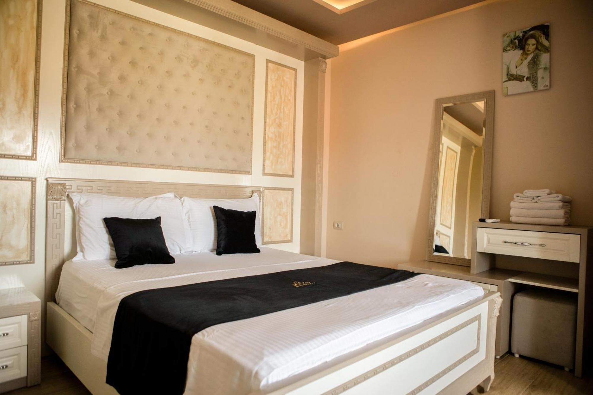 Hotel Univers Kolgecaj